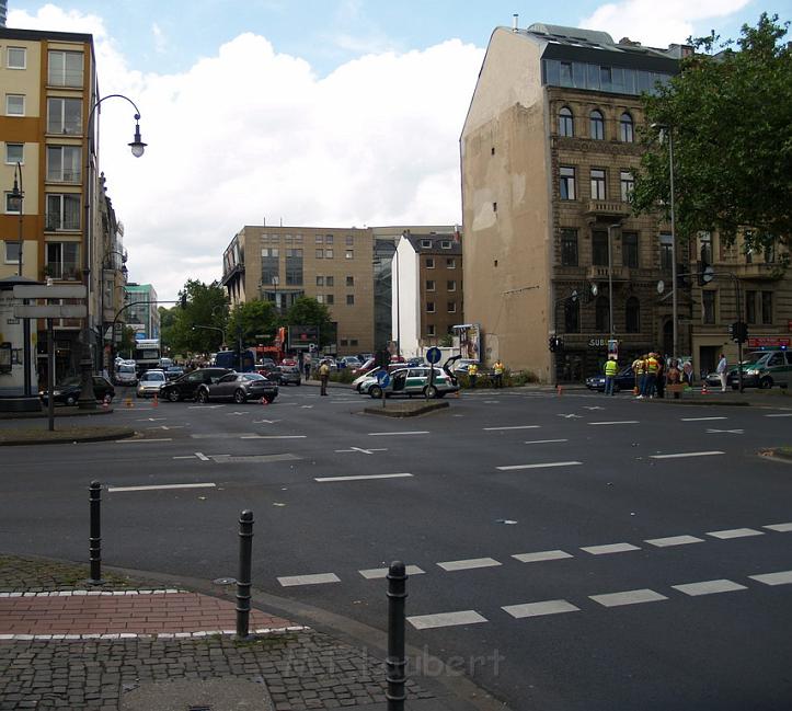 VU Koeln Hansaring Am Kuempchenshof P88.JPG